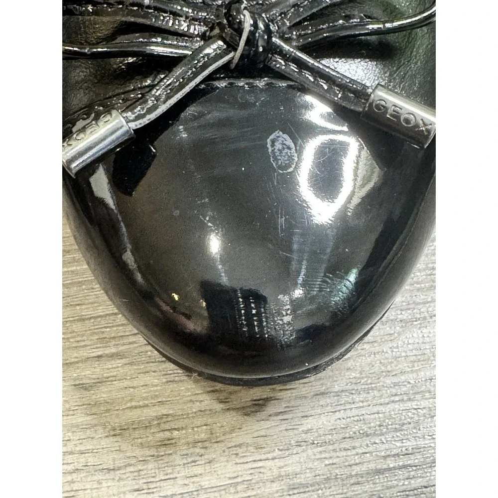 Geox Respira Ballet Flats 10 Cap Toe Patent Leather Bow Parisian Quiet Luxury
