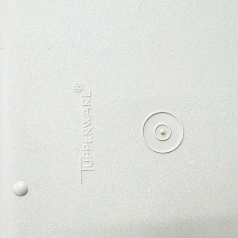 Tupperware piece divided