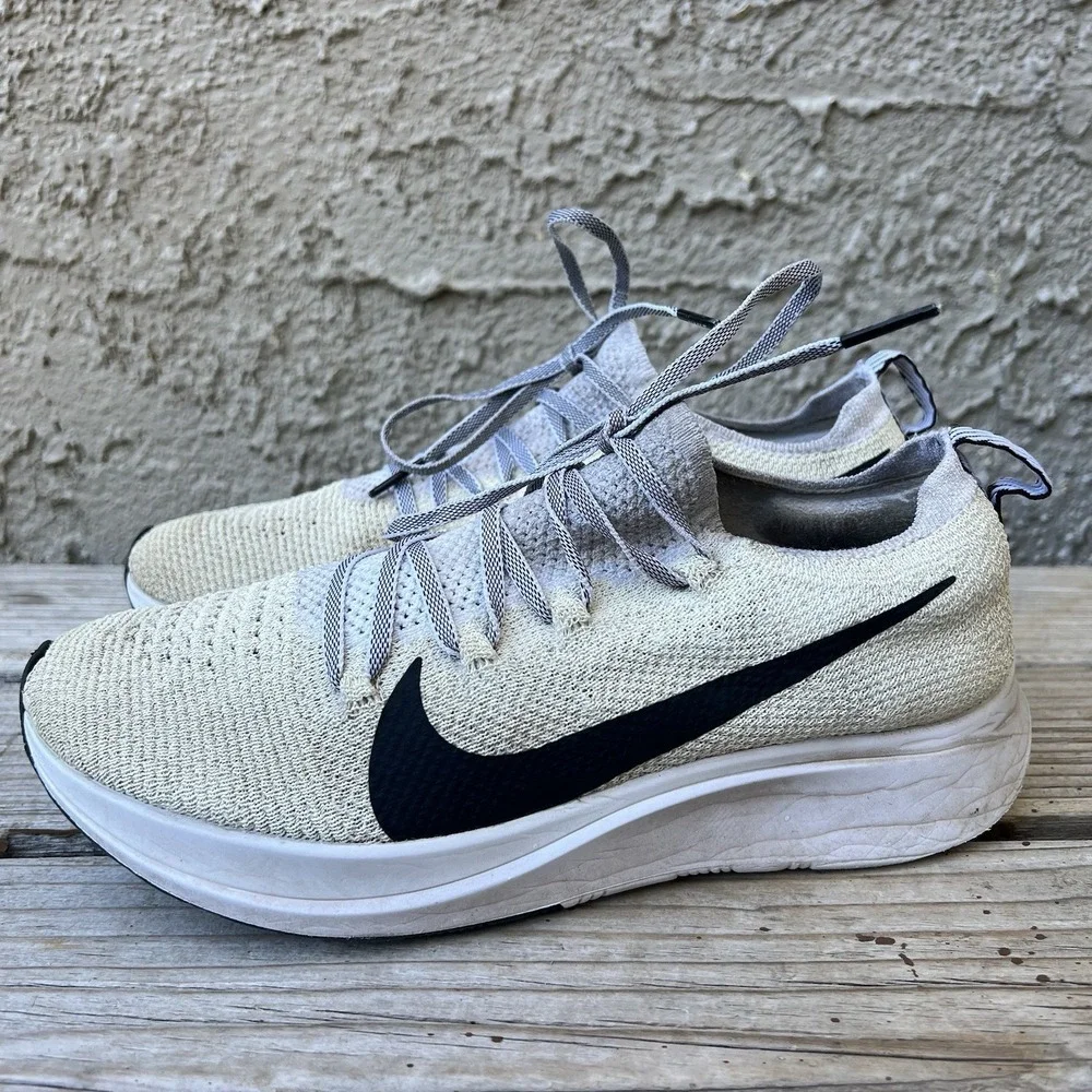 Nike Shoes Women Size 7.5 Zoom Fly Flyknit White/Black AR4562-101