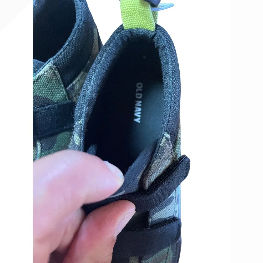 Old Navy Kids Camo High Top Sneakers Camouflage Hook Loop Size 11 NEW no-tie‎