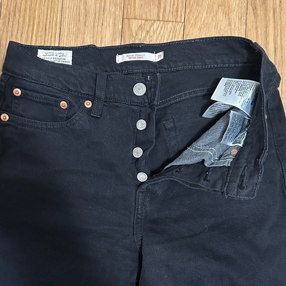 Levis classic black
