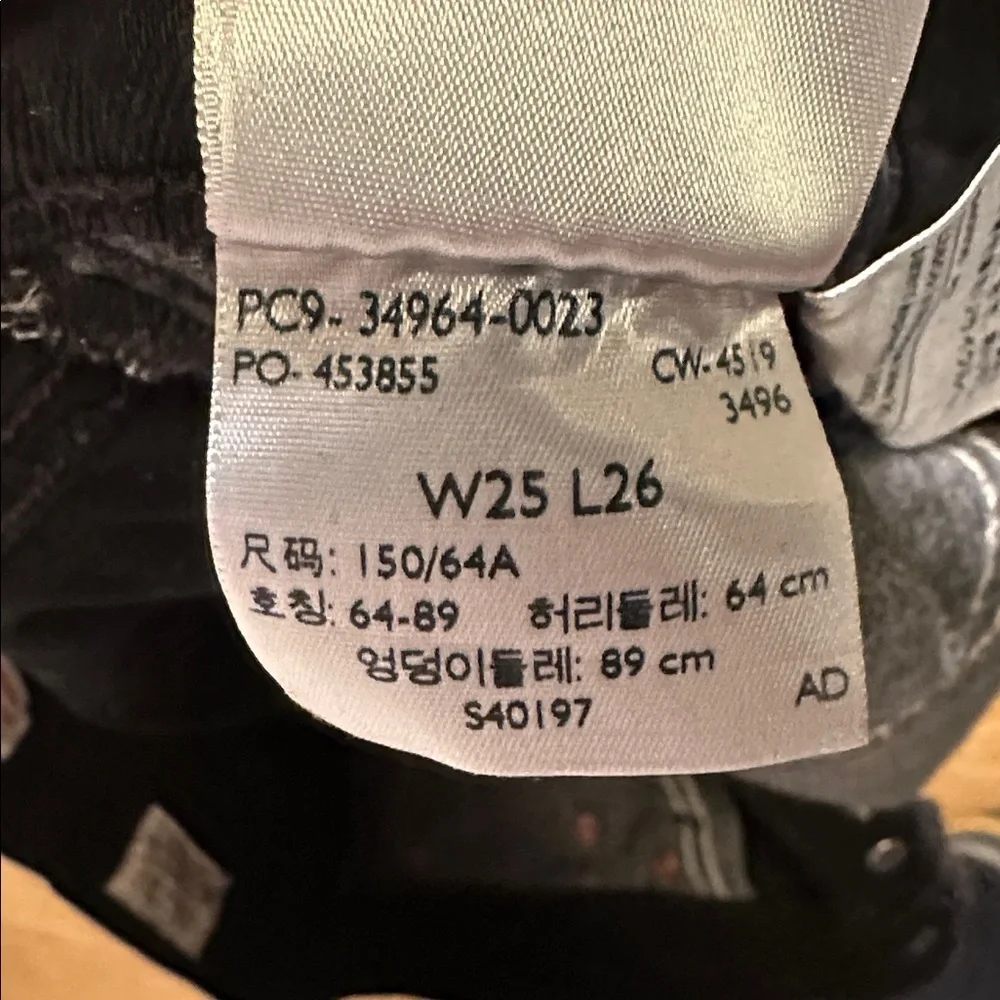 Levis classic black