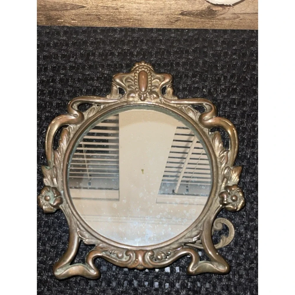 Mirror Palais good preowned