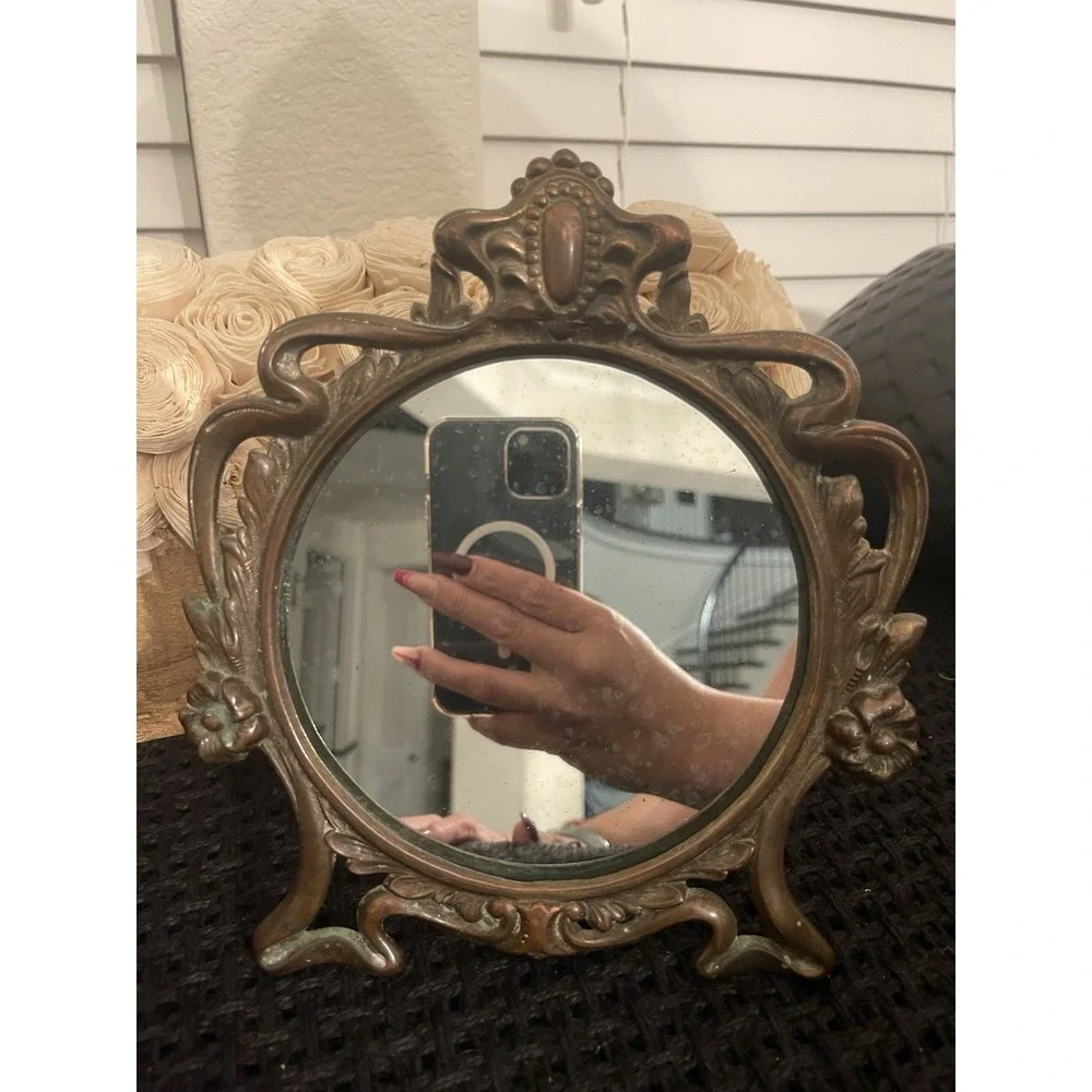 Mirror Palais good preowned