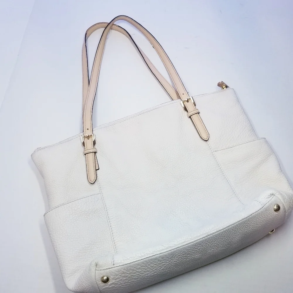 🌸Michael Kors | Ivory Leather Medium Sized Bag‎