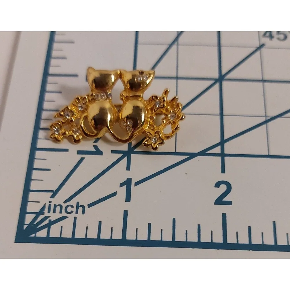 Two Cats Feline & Flowers Gold Tone Enamel & Austrian Crystal Jeweled Pin Brooch