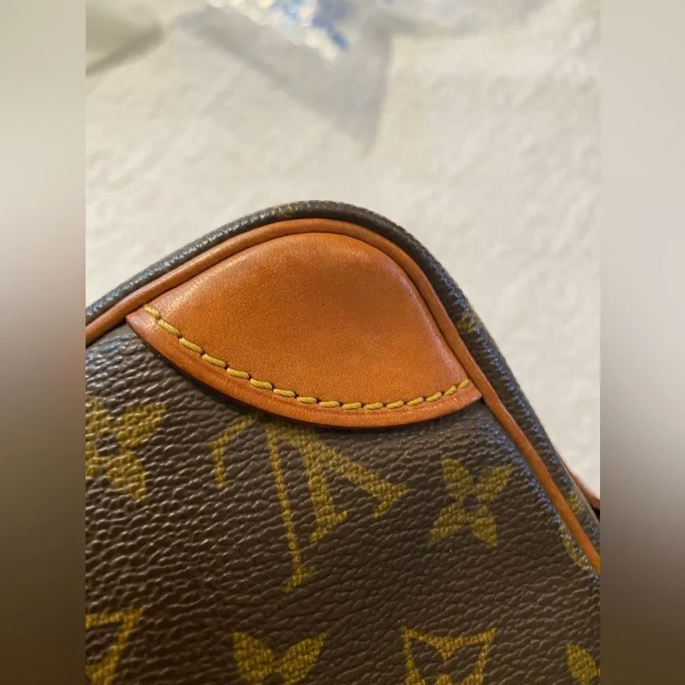 Auth LOUIS VUITTON Mono Canvas Trocadero camera Crossbody. A‎ rating MSRP $2700