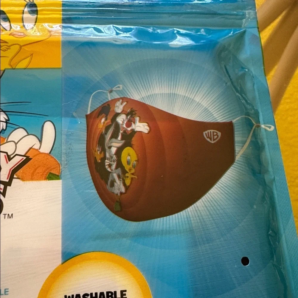 Warner Brothers Looney Tunes Characters Face Mask NWT Adult Fits Most - Reusable