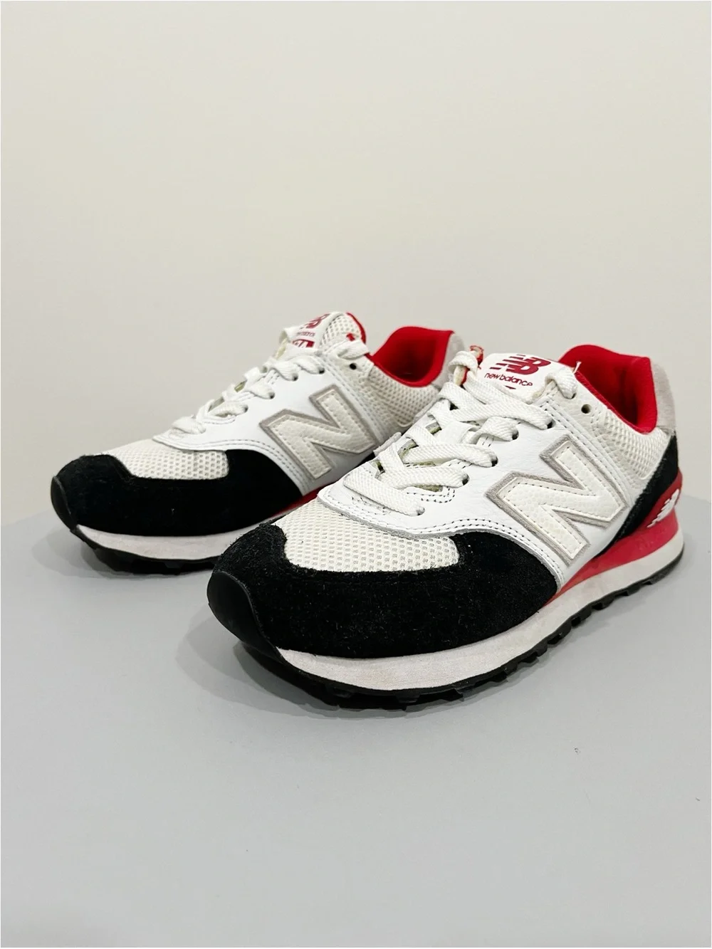 New Balance 574 ML574NSB White Black Red Sneakers Size 4.5 Men / 6.5 Women