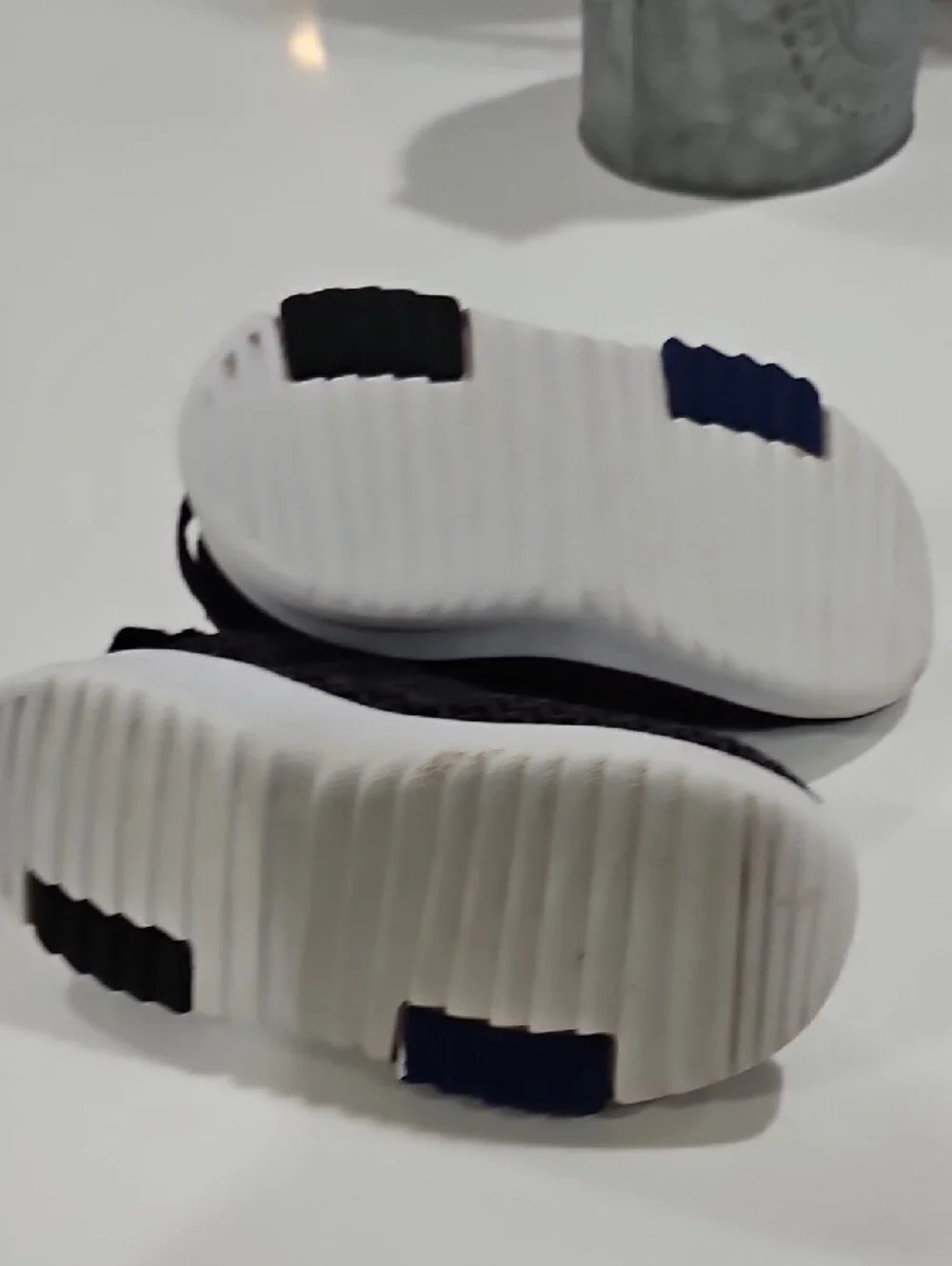 adidas Racer Tr Sz 7k  Athletic Sneakers with White Sole