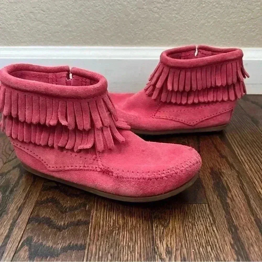 Minnetonka girls moccasin