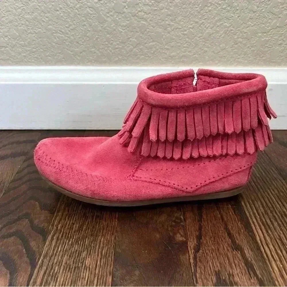 Minnetonka girls moccasin
