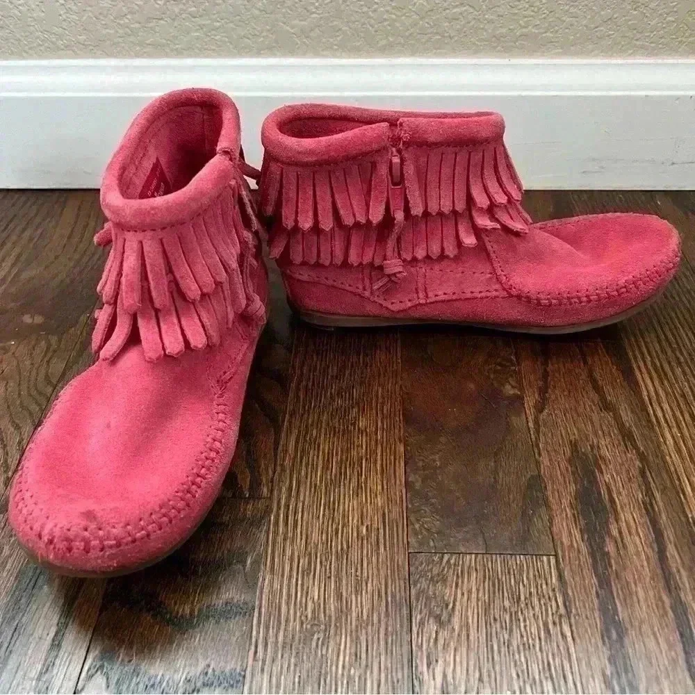 Minnetonka girls moccasin
