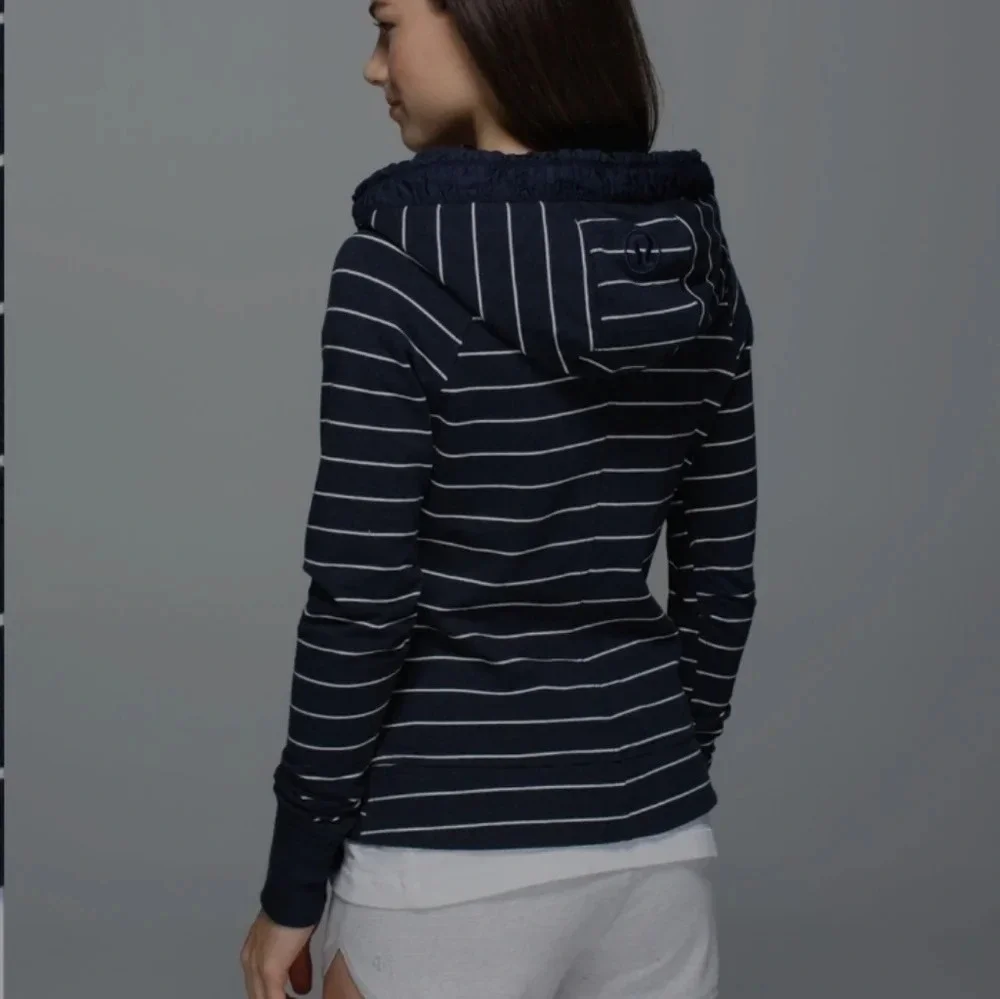 Lululemon movement jacket stripe size 4