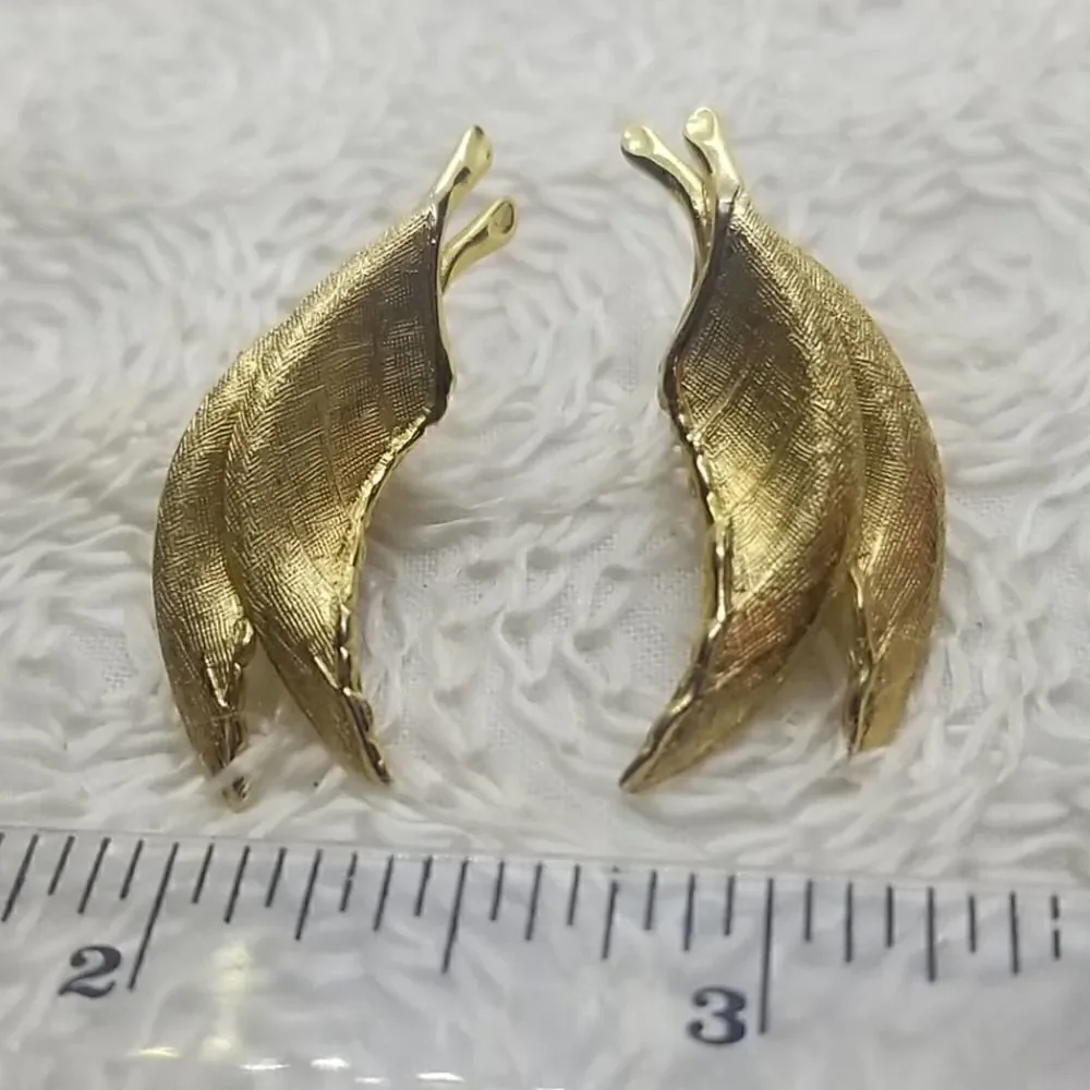 Vintage Giovanni Double Leaf Gold Clip Earrings
