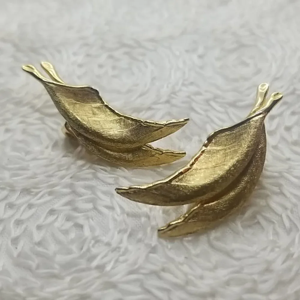 Vintage Giovanni Double Leaf Gold Clip Earrings