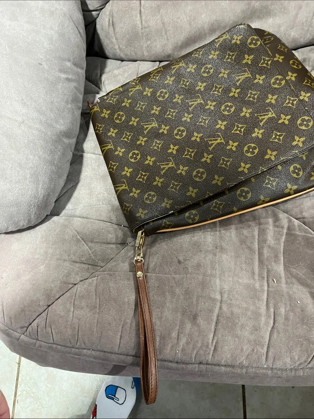 Louis Vuitton iconic lv