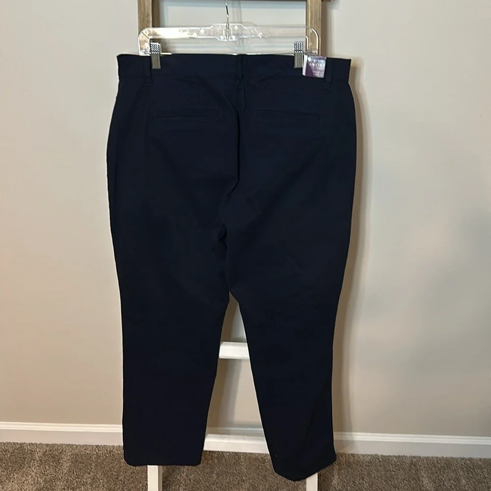 Gloria Vanderbilt stitching size front