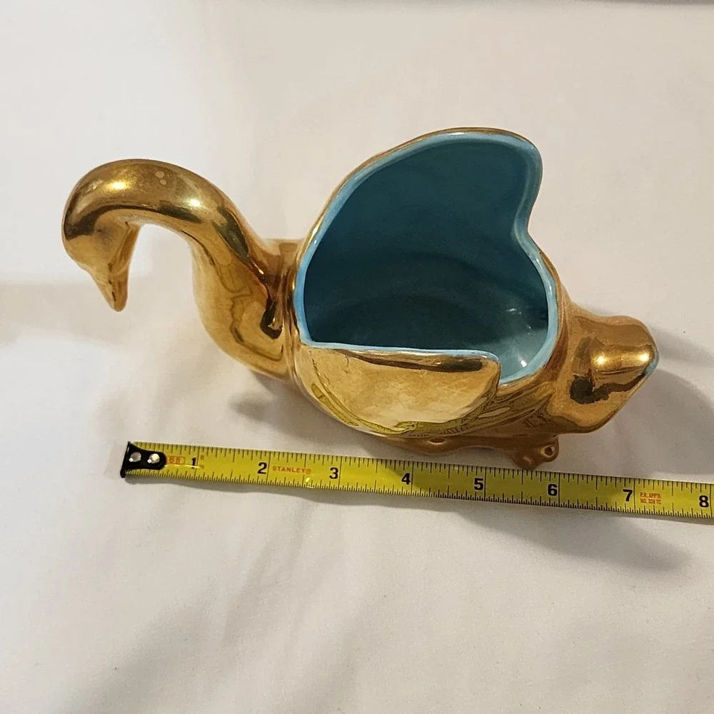 The Unbranded Brand 1950 gold