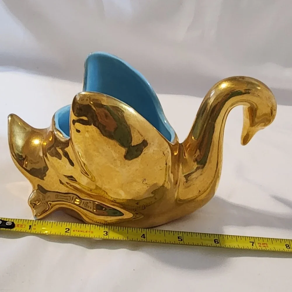 The Unbranded Brand 1950 gold