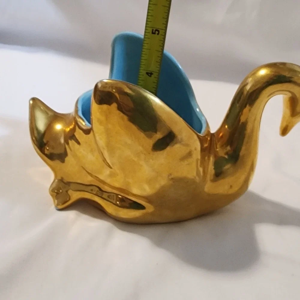The Unbranded Brand 1950 gold
