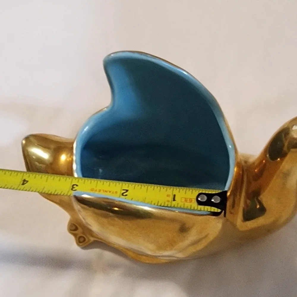The Unbranded Brand 1950 gold