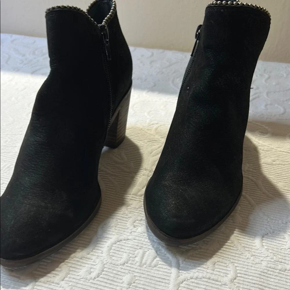 Lucky Brand feature suede silver