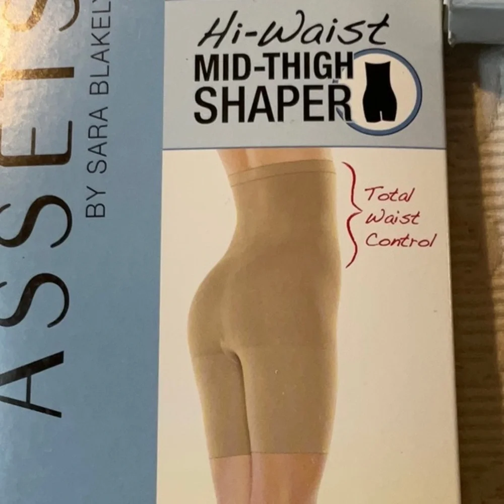 ASSETS by Sara Blakely smooth shape