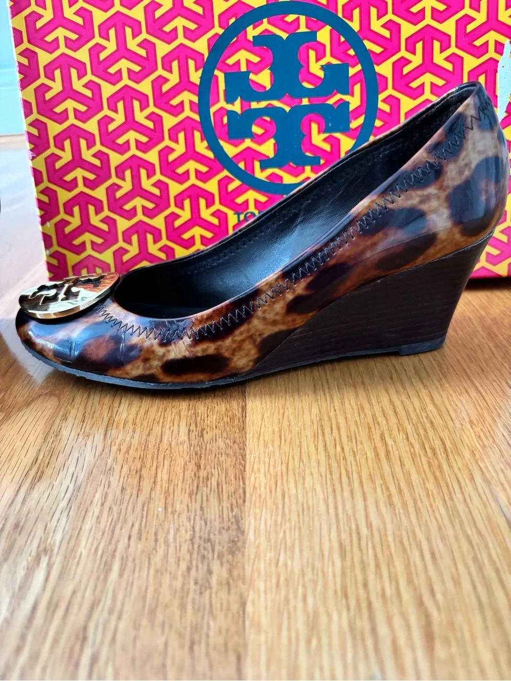 Tory Burch classic round