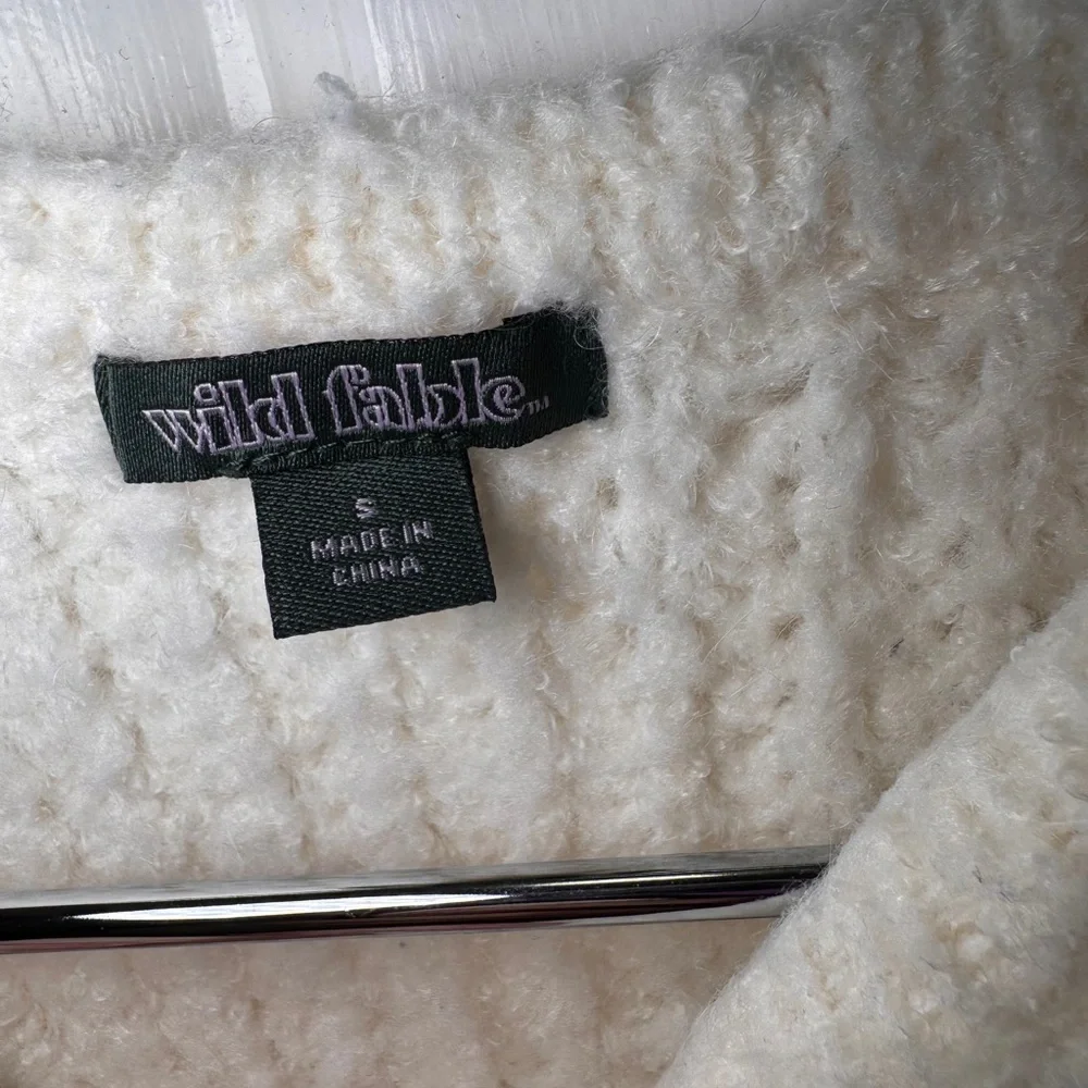 Wild Fable Cozy White Crew Neck Sweater size small
