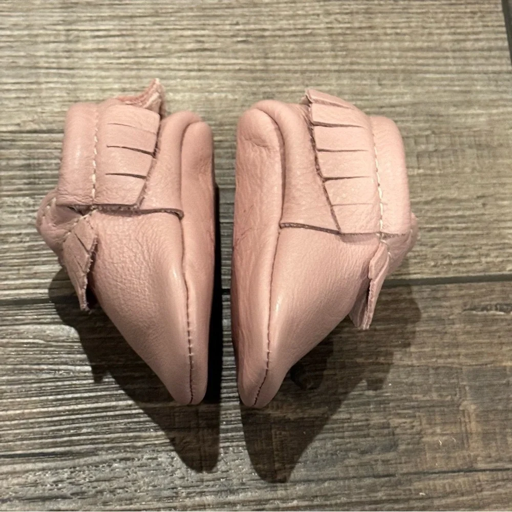 Freshly Picked Moccasin Blush Pink Leather Fringe Sz 1 Soft Sole Baby Shoes EUC