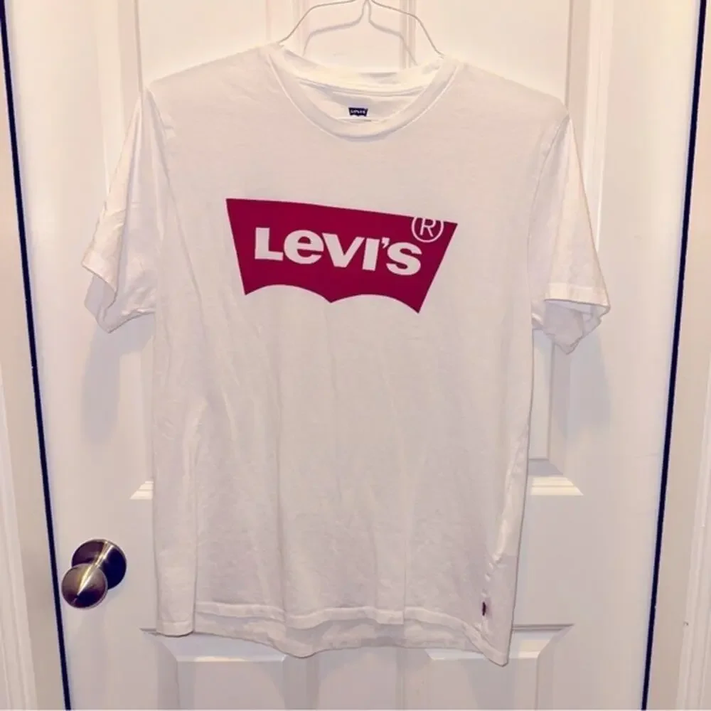 Levi’s White T-shirt with Red Logo Size Large