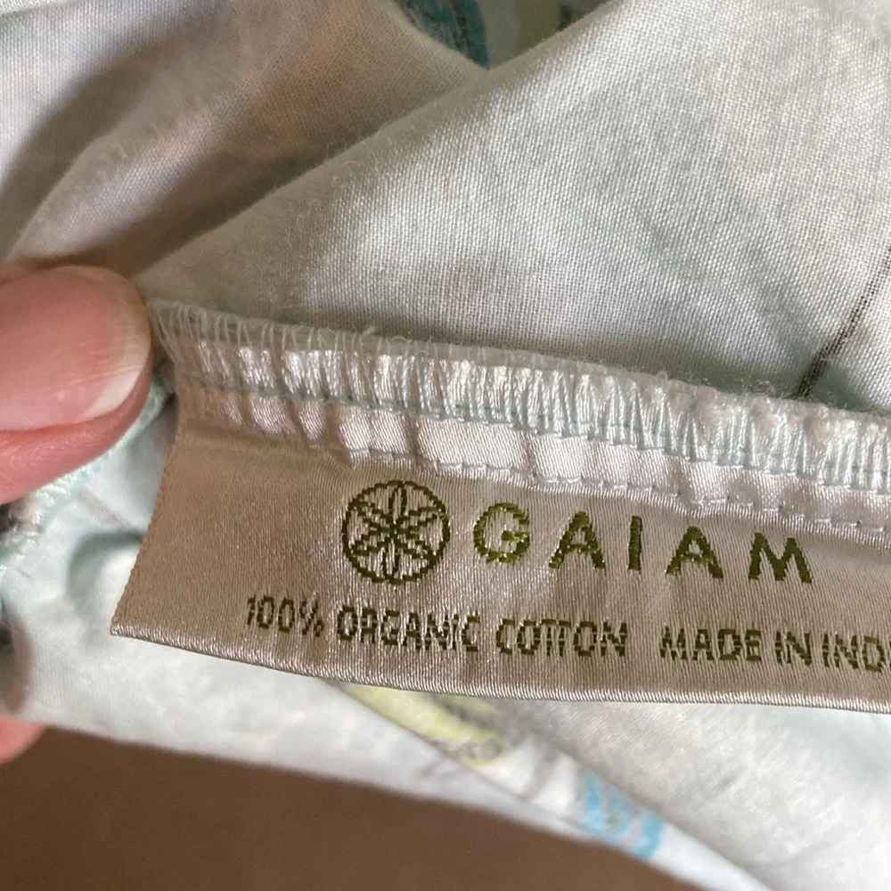 GAIAM measures 101x88