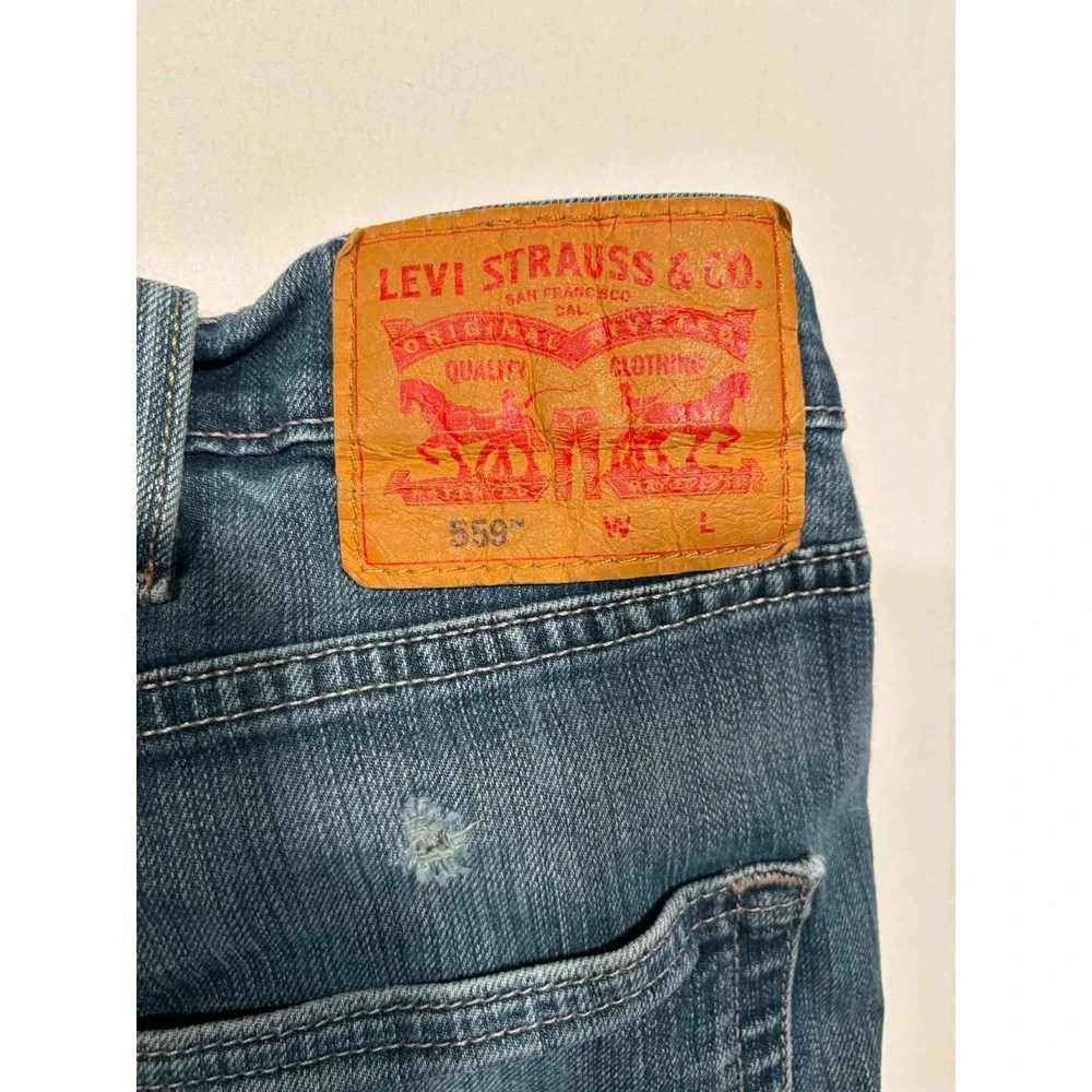 Levis comfortable five waist