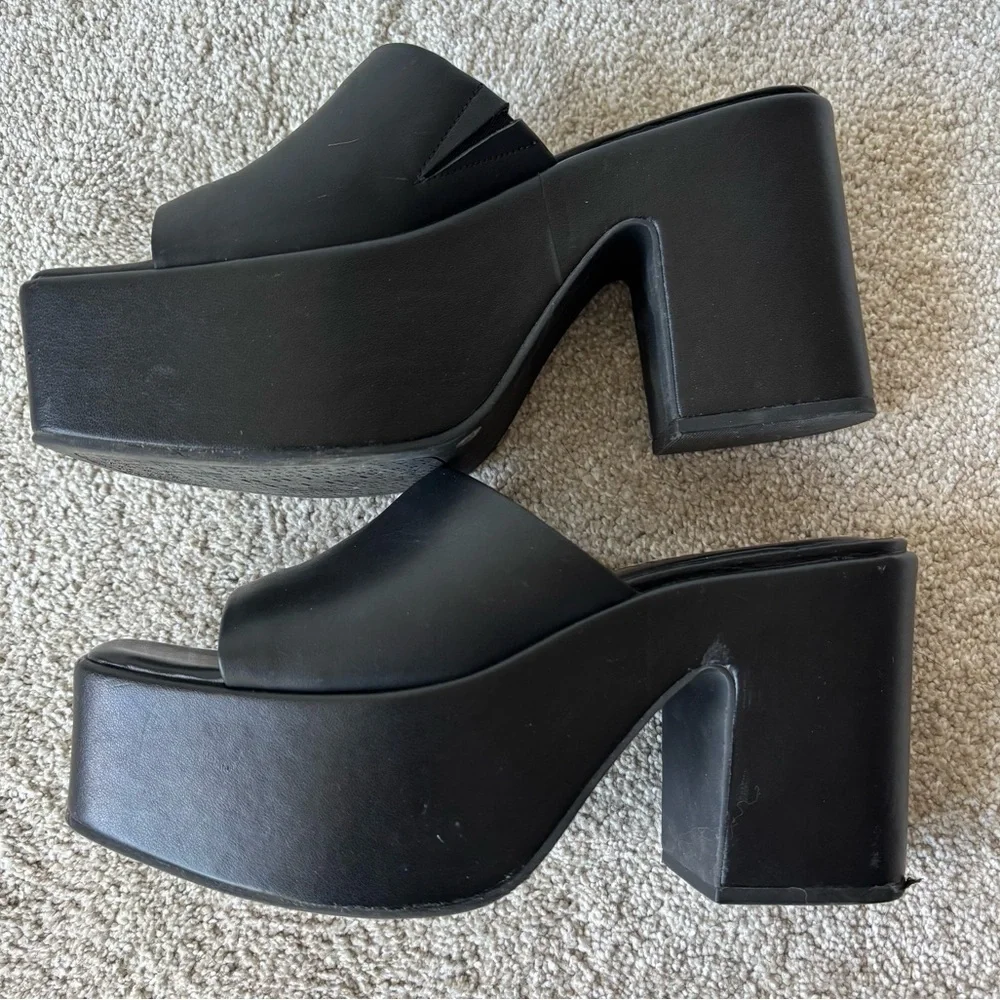 Gianni Bini Lomah Leather Square Toe Platform Black Sandals Y2K