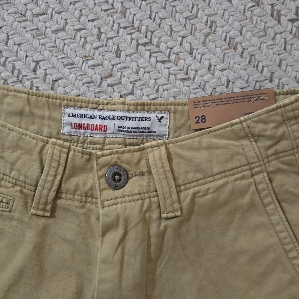 American Eagle Outfitters khaki hit that