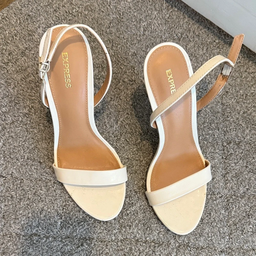 Express Women's Elegant white/ Cream Heels‎ size 9