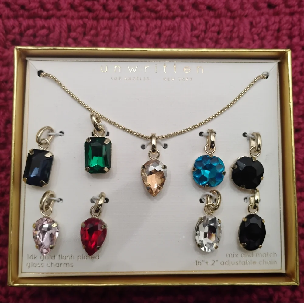 Unwritten box taken necklace