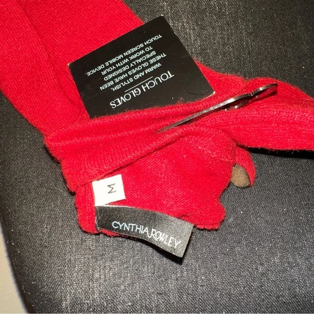 Cynthia Rowley New York Women’s Fire Engine Red Touch Gloves NWT Size Medium