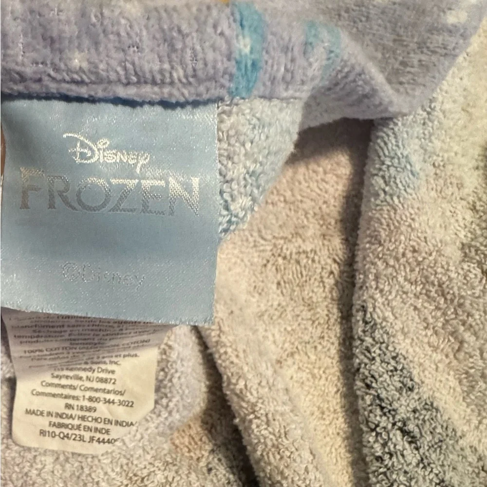 Disney Store Frozen 2 Elsa and Anna Beach Towel 29x59 Pool Bath Princess