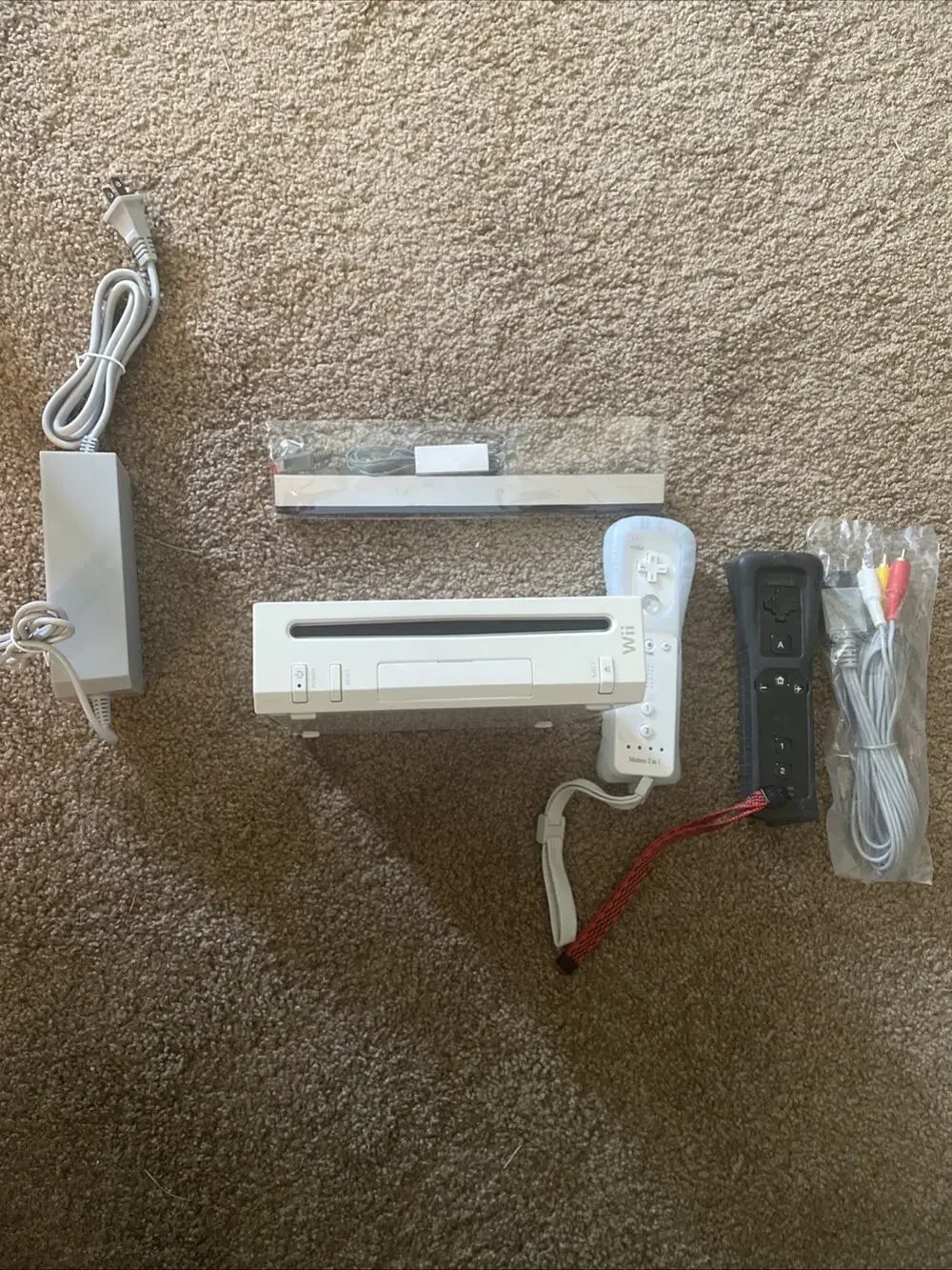 Nintendo Wii RVL-001 White Console w/ 2 Wii Remotes, Cords TESTED