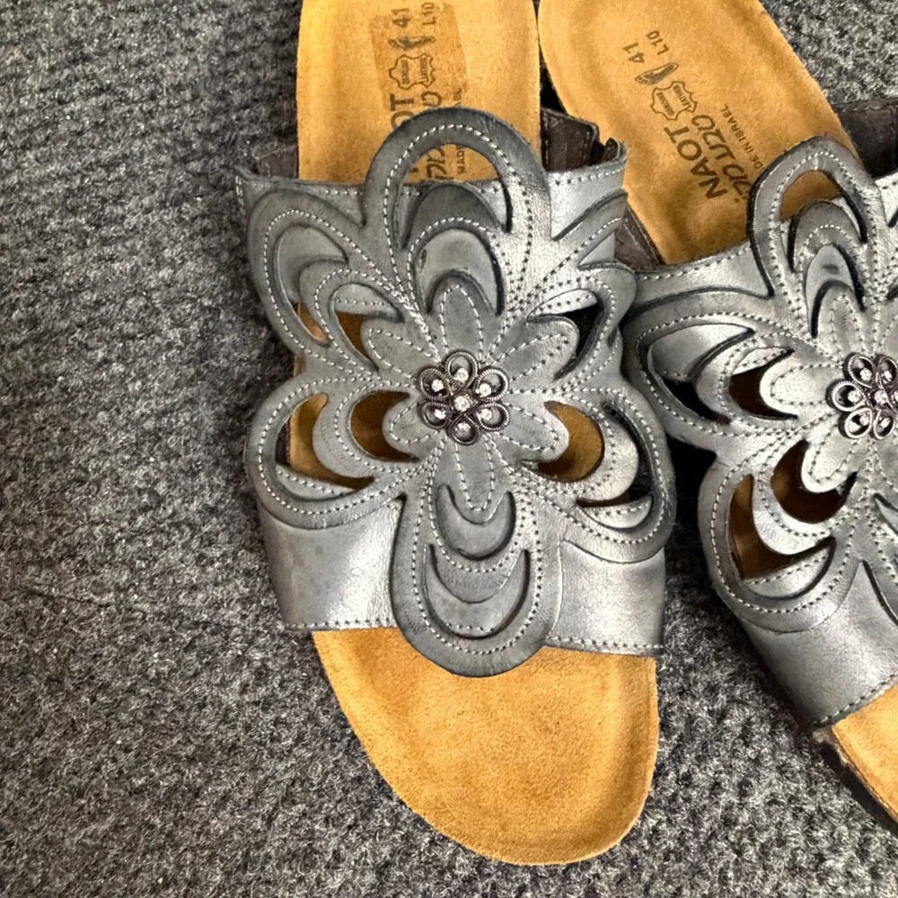 Naot leather slide