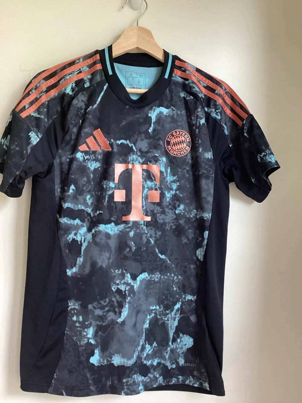 Adidas FC Bayern Munich 2024/25 Away Soccer  Jersey Small Slim Fit