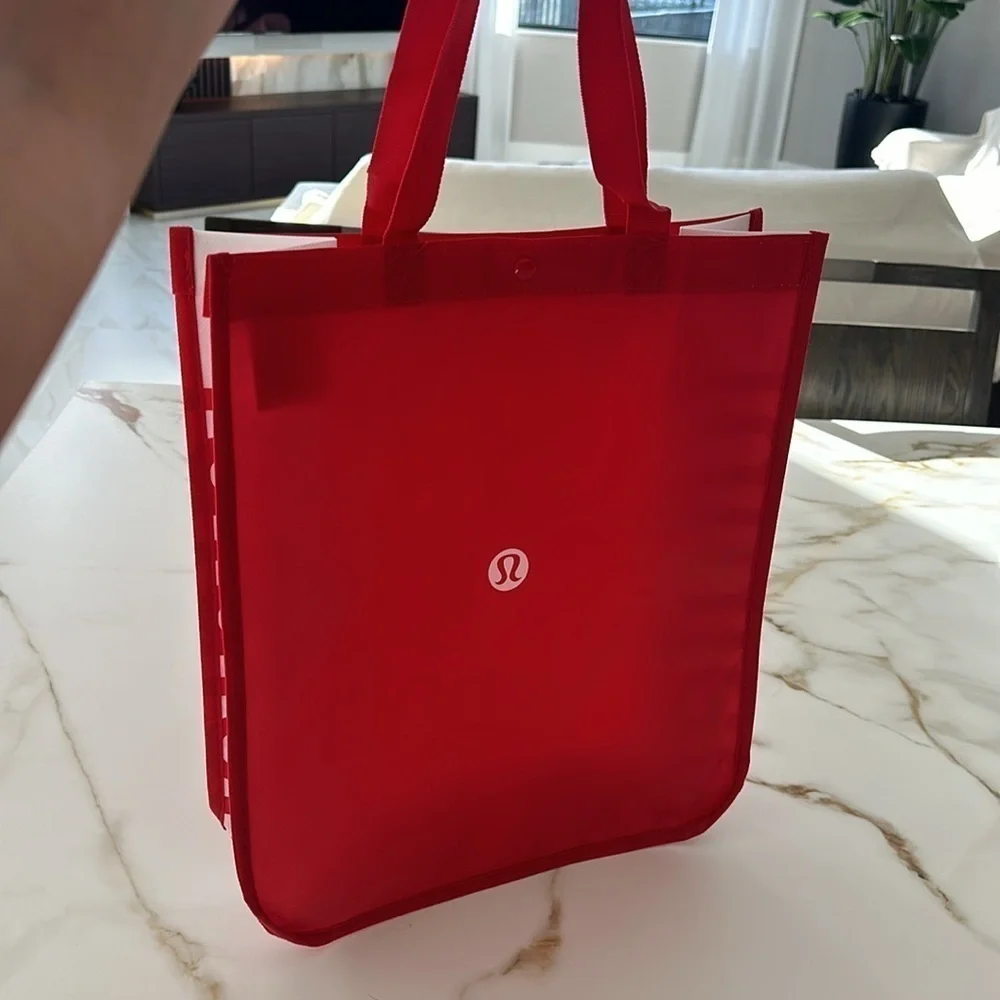 Lululemon Large shopper