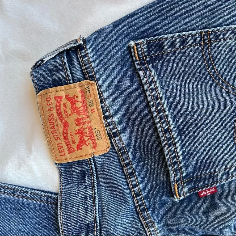 Levis straight leg
