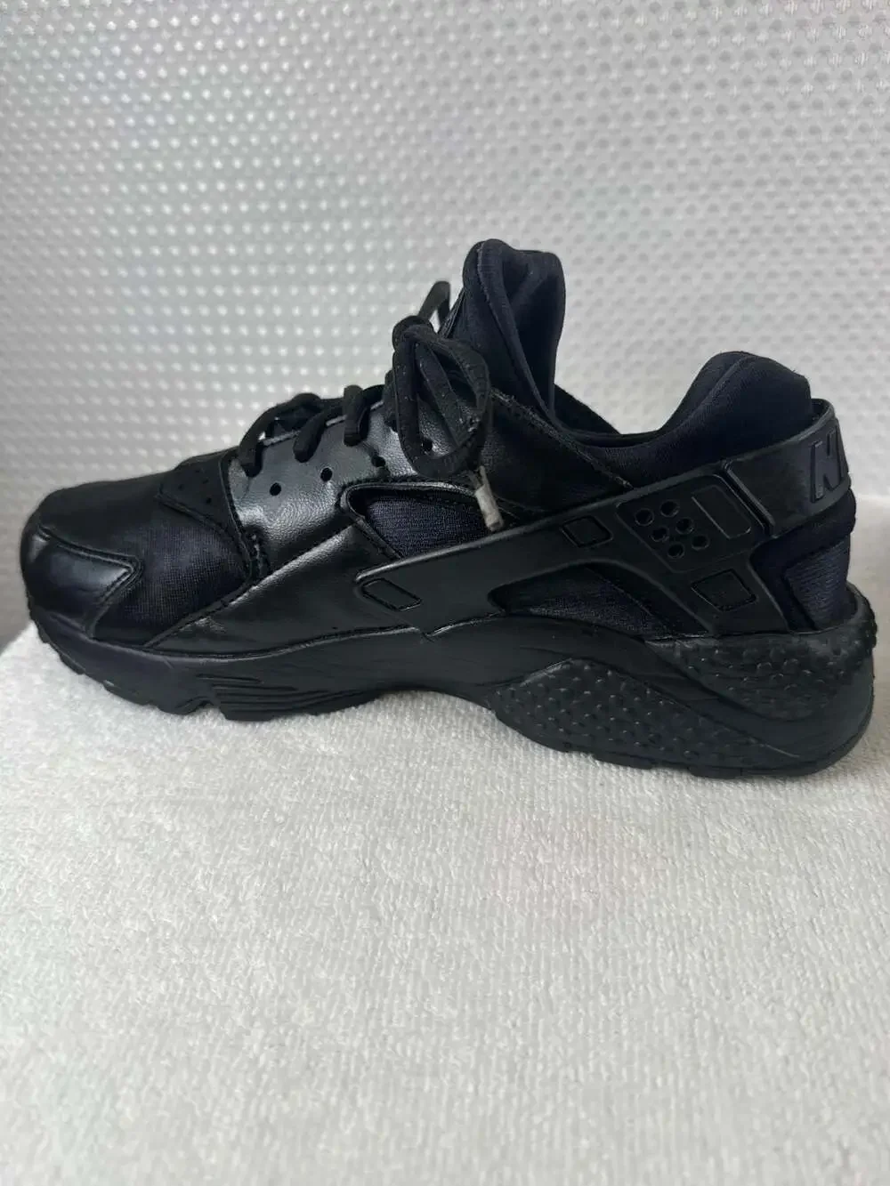 Nike triple black
