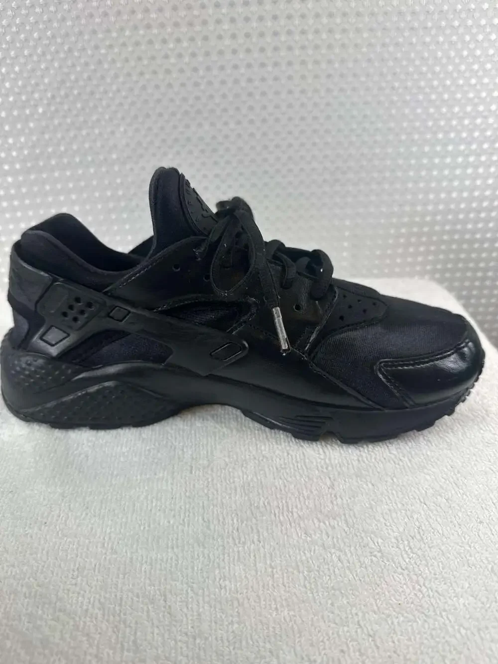 Nike triple black