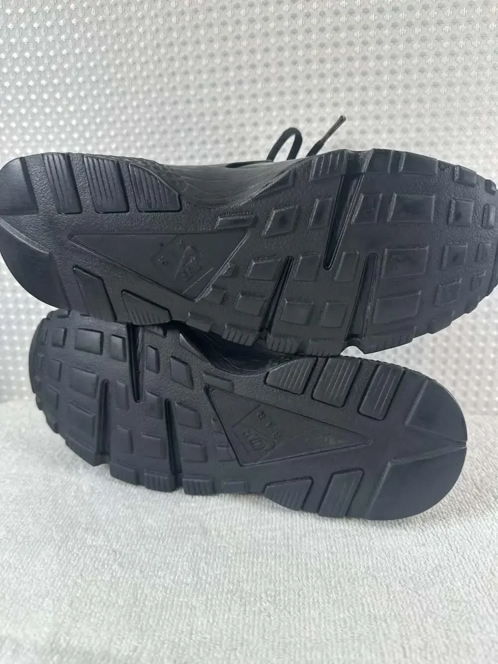 Nike triple black