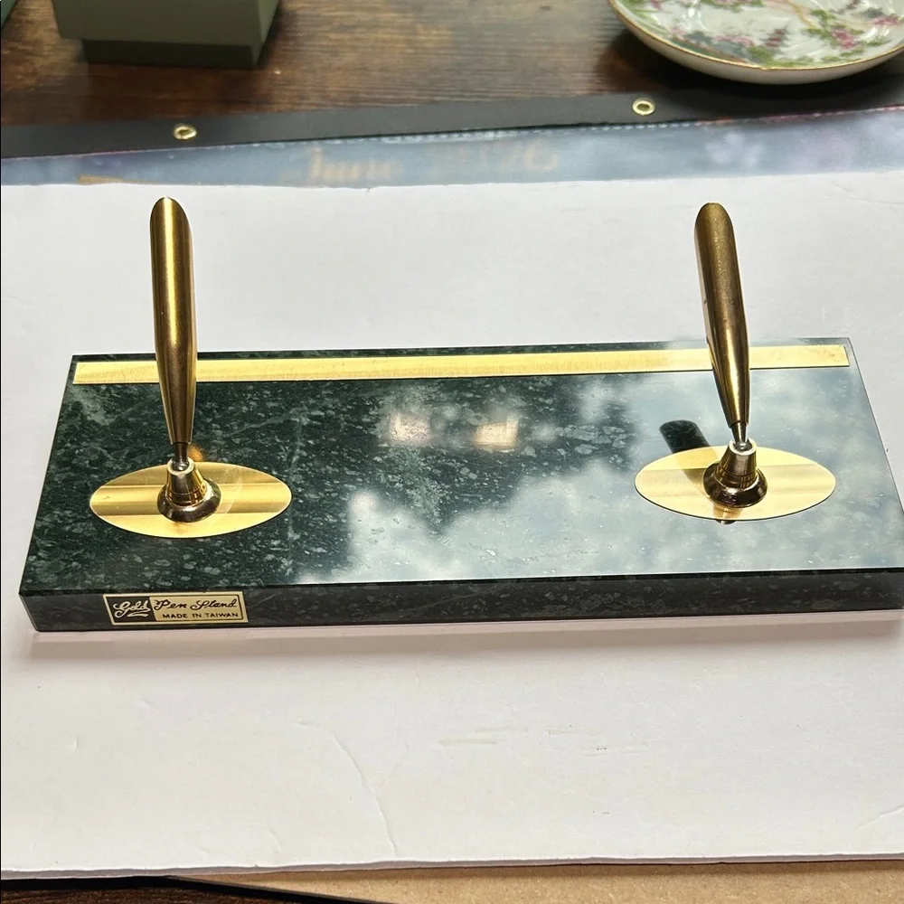 MCM 1960’s Gold Pen Stand Dark Green Marble Dual pen holder Vtg Condition no pen