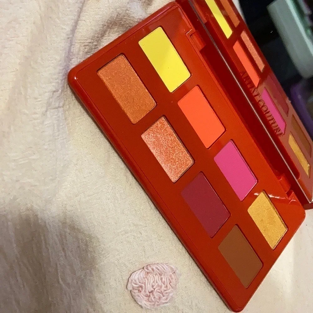 Artist Couture this eyeshadow